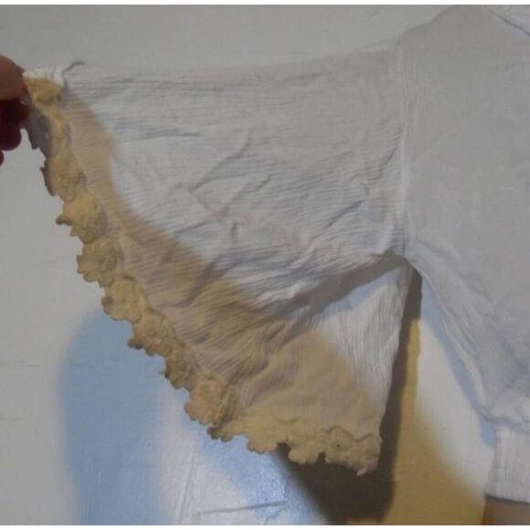 Lulu's Shirt Ladies Extra Small White Crop Top Bell Sleeve Deep VNeck - Picture 5 of 8